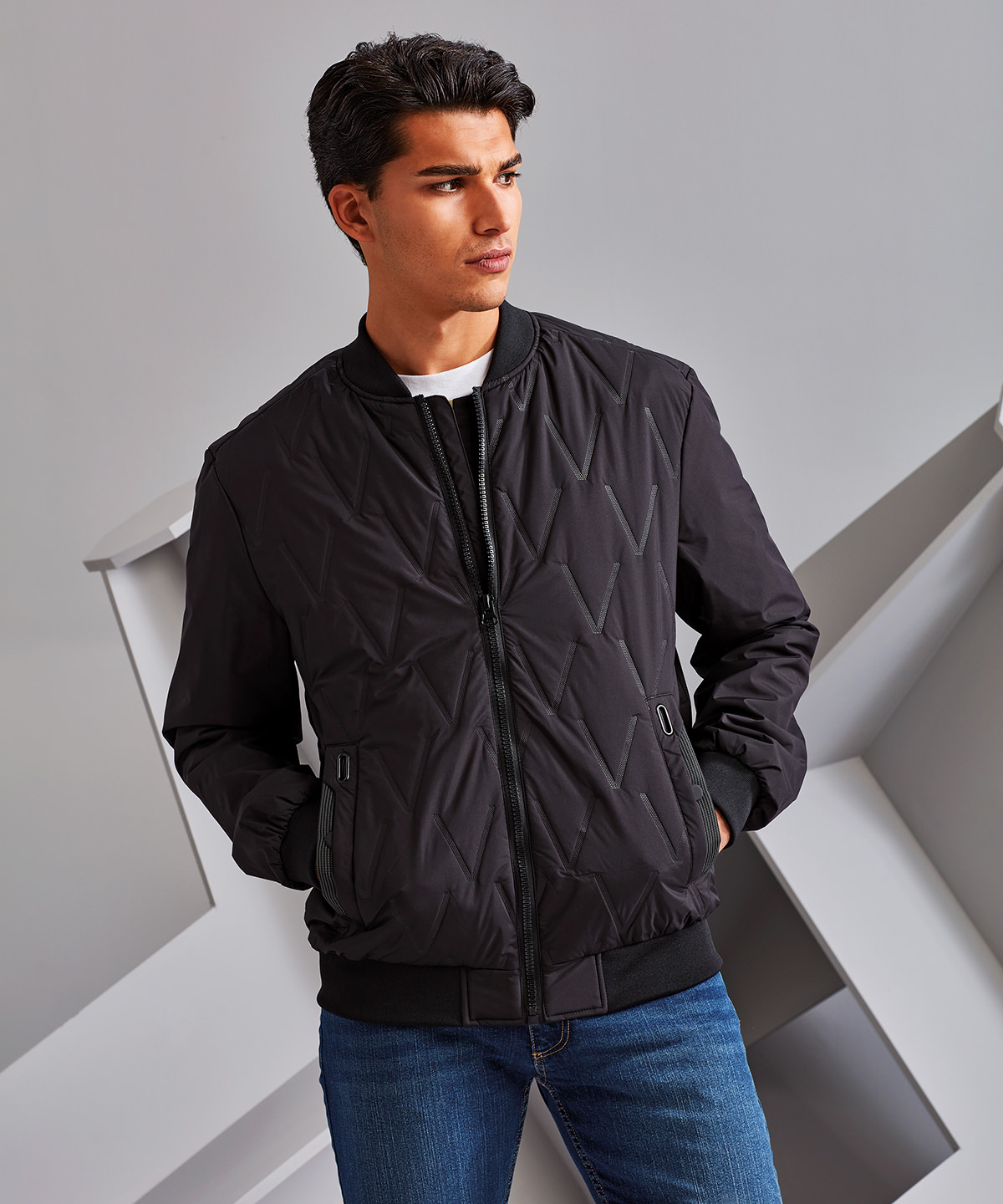 Casual bomber bunda s jemným 'V' designom