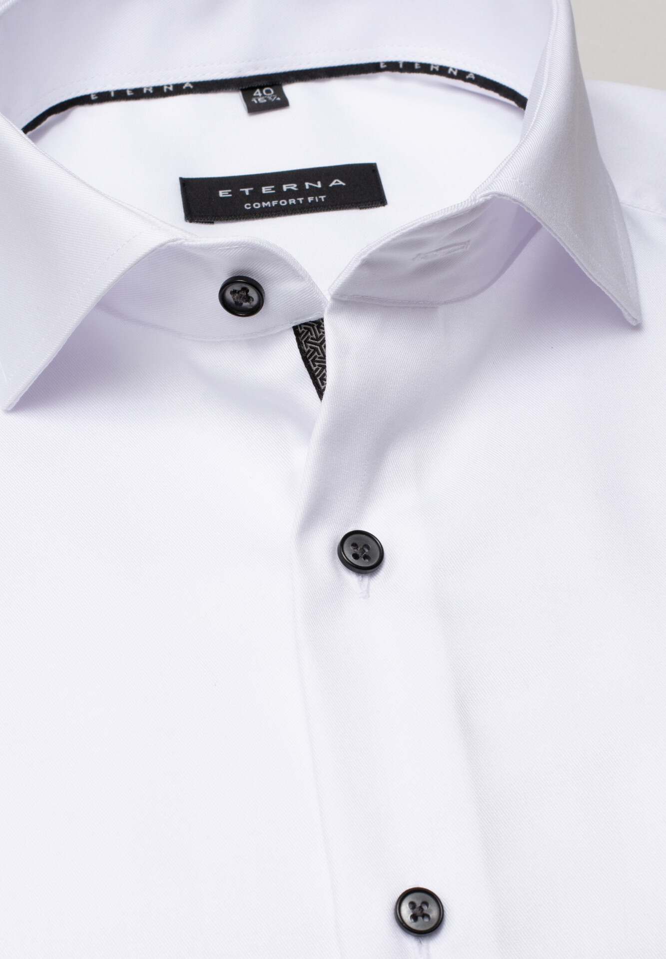 ETERNA Comfort Fit pánska košeľa biela nie presvitajúca s čiernými gombíkmi Non iron Cover