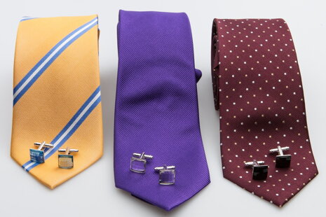 Pánsku kravatu možno nosiť aj dobrovoľne